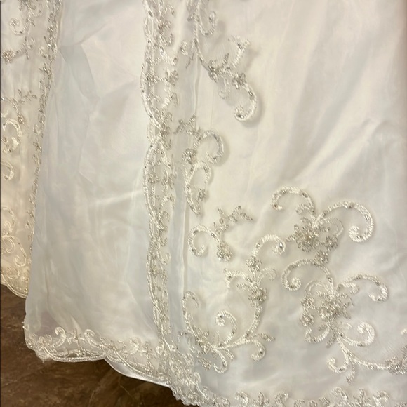 David's Bridal Ivory Wedding Dress - Picture 7 of 14